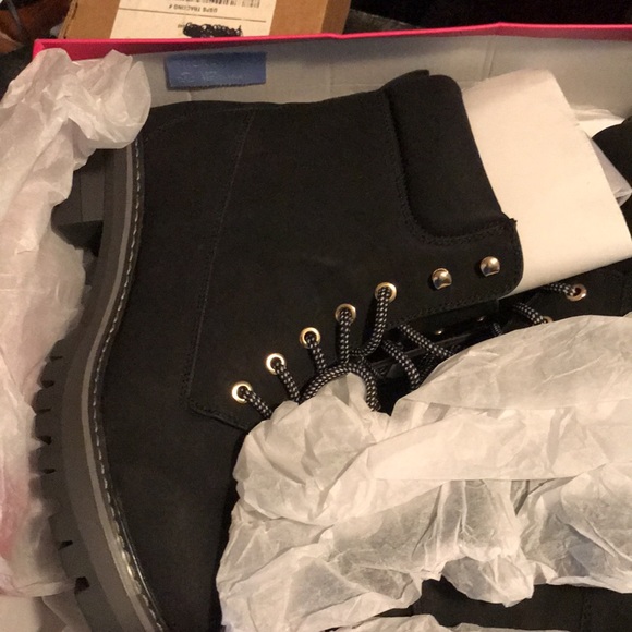 Shoes 11- 11.5 WOMENS - Picture 2 of 5